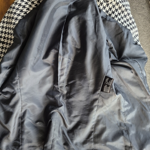 Tahari Houndstooth Blazer in Black and White - Picture 10 of 10